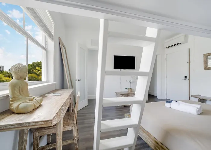 Treehouse Hotel Miami