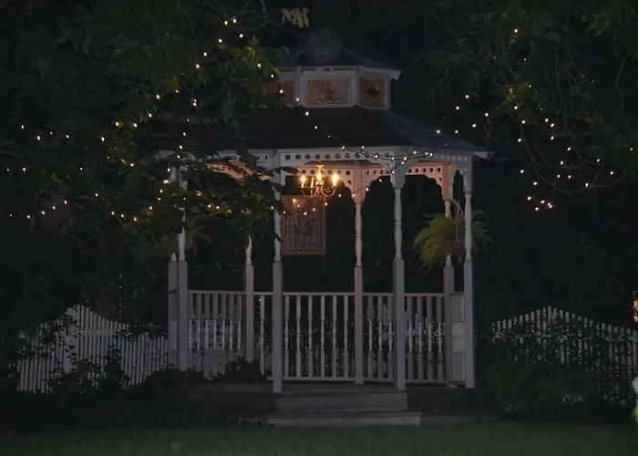 Carleton House Bed And Breakfast