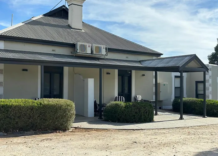 Pirathon Country Estate