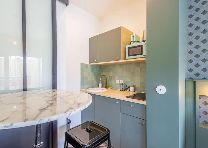 2 hébergements un studio avec jacuzzi privatif et une chambre avec entrée indépendante