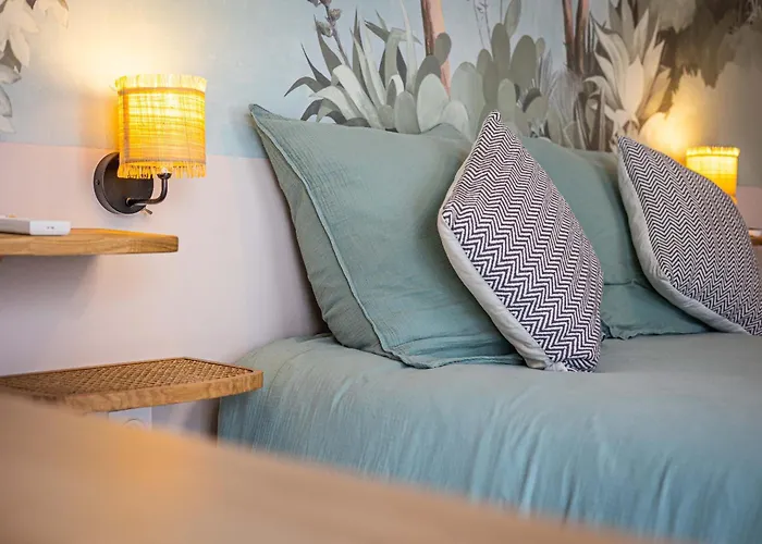 2 hébergements un studio avec jacuzzi privatif et une chambre avec entrée indépendante