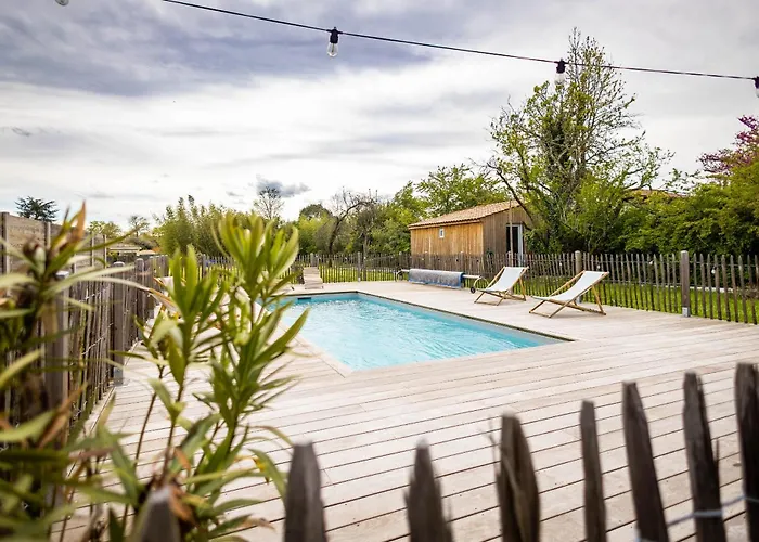 2 hébergements un studio avec jacuzzi privatif et une chambre avec entrée indépendante