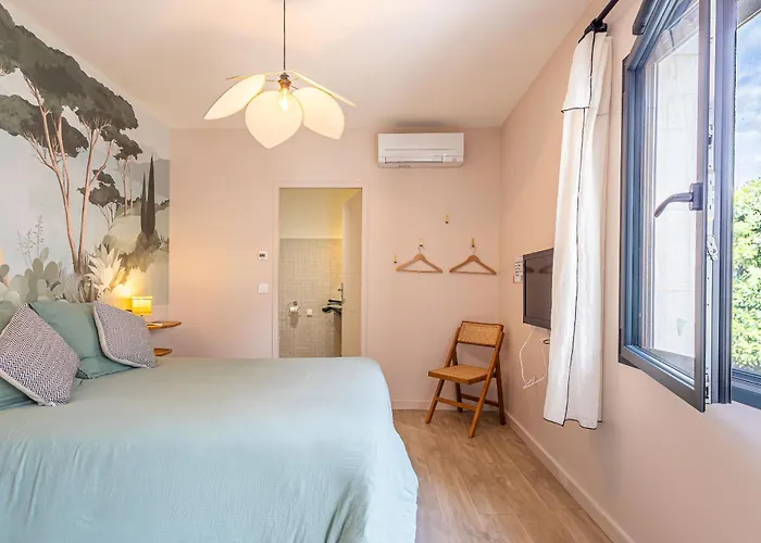 2 hébergements un studio avec jacuzzi privatif et une chambre avec entrée indépendante
