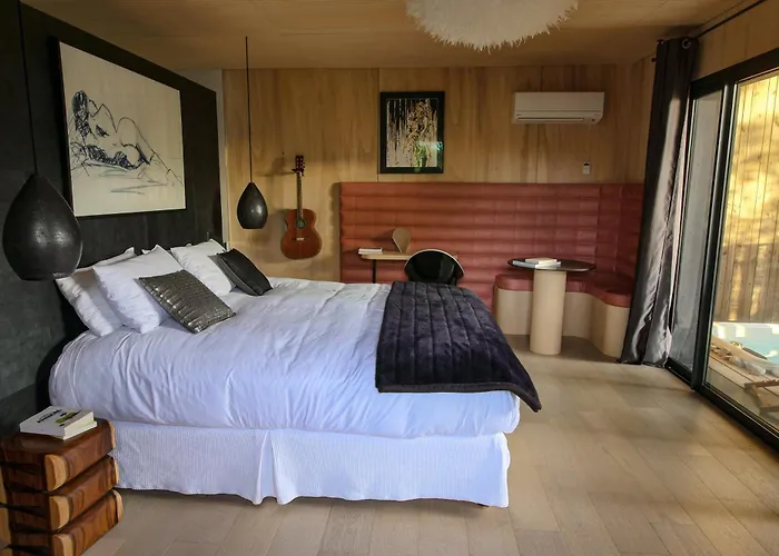 Bien Loin D'Ici Spa B&B