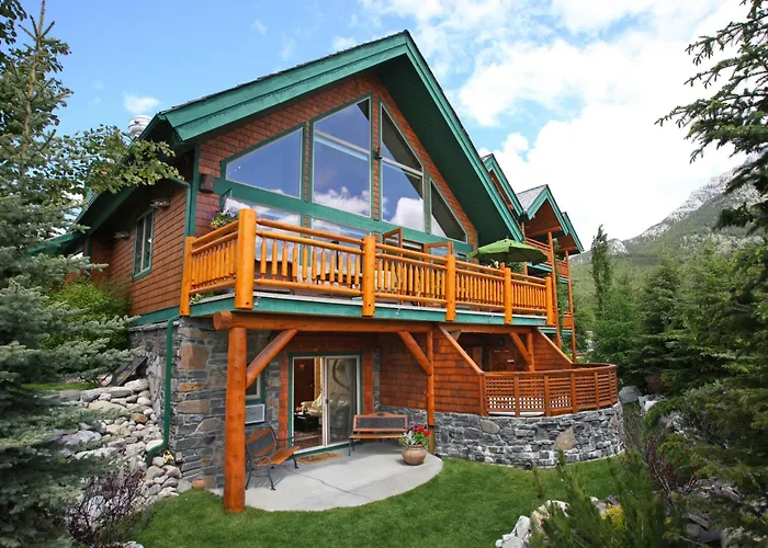 A Bear And Bison Country Inn Canmore
