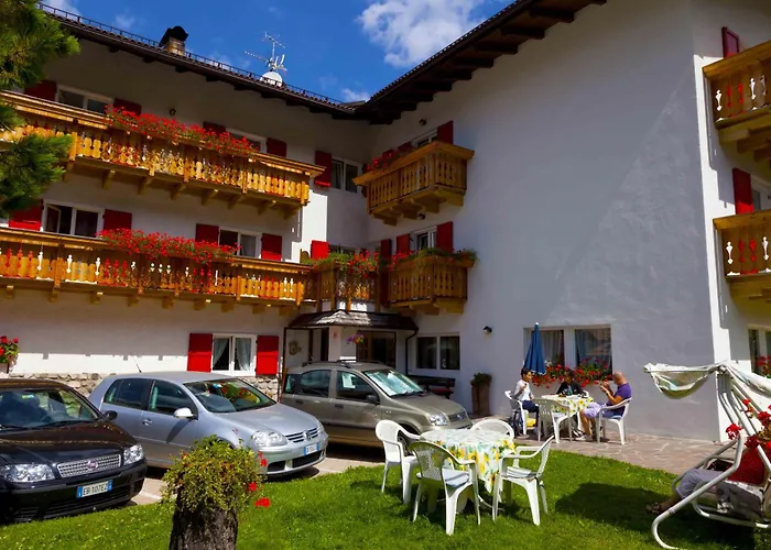 Hotel Garni Tyrolia Campitello di Fassa