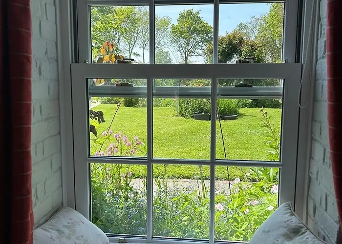 Cosy Cottage Ground Floor Bedroom Ensuite With Private Entrance