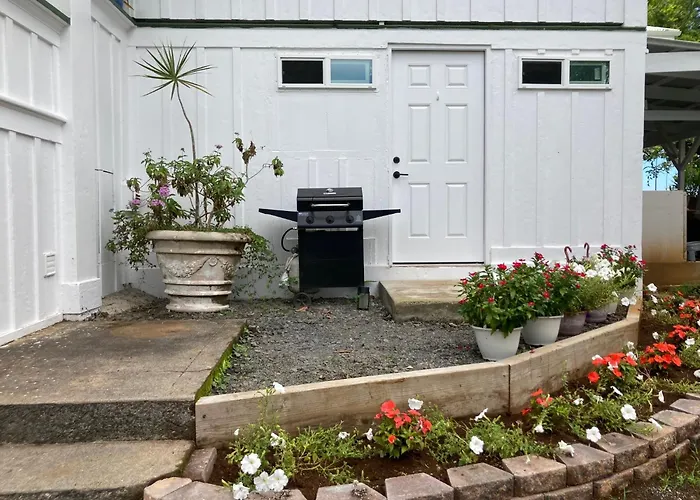 Hilo Bay Oceanfront Bed And Breakfast