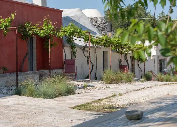 Alloggio nei Trulli della Masseria Collina Casanoja