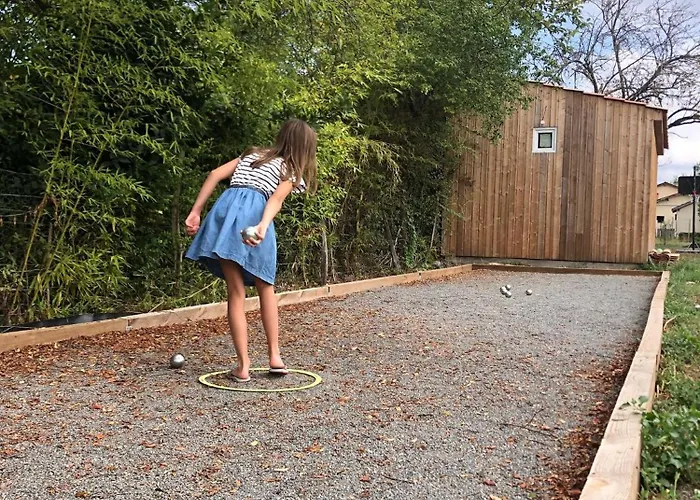 2 hébergements un studio avec jacuzzi privatif et une chambre avec entrée indépendante