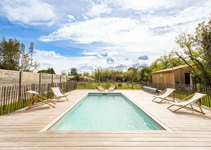 2 hébergements un studio avec jacuzzi privatif et une chambre avec entrée indépendante