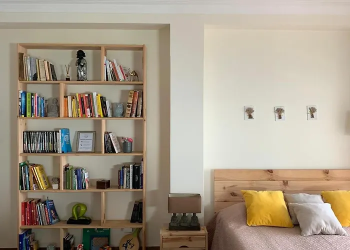 Charming Cozy Retreat - Terrace & Private Balcony