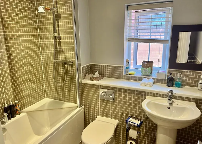 Double B&B Room In Southwater With Private Bathroom And Parking