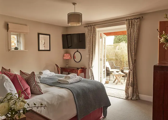 Cliff Farmhouse B&B Suites