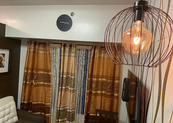 Makati Air Luxury Package - Laugh Sleep Brunch Surf 300 Mbps Fast