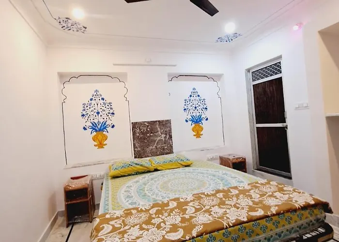 Padmlaxmi Guest House