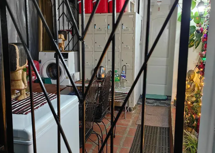 Bed And Breakfast Small Cozy Room With Balcony, T&B, Fast Wifi, Netflix
