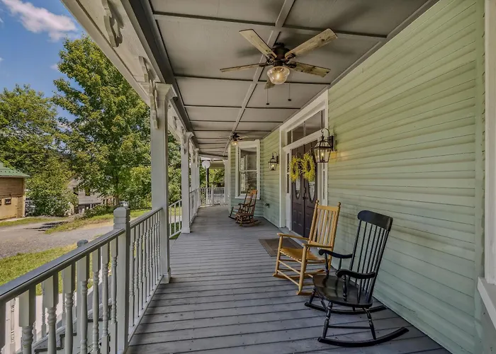 The Grand Castalian Inn Bed And Breakfast
