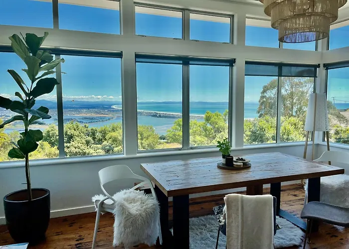 The Lighthouse - Free Breakfast With Stunning Mountain & Sea Views
