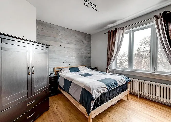 Ville-Emard Duplex Avec Esprits De Communaute