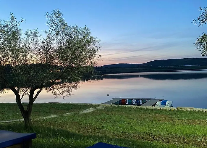 Shtepiza Lio Liqeni Merhojes