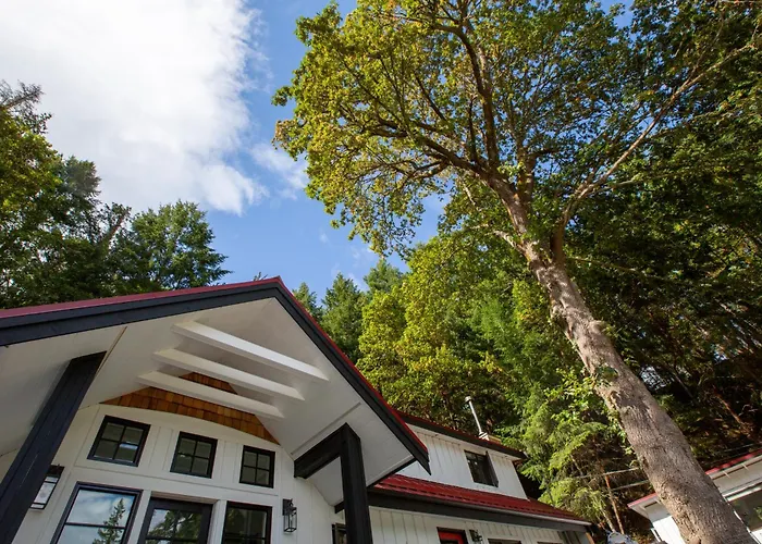 Sungate On Salt Spring - Luxurious Suite With Cedar Hot Tub & View