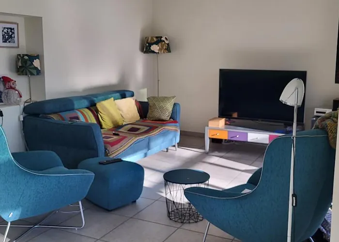 1 chambre 2 personnes dans une maison avec jardin proche centres d'intérêt et commerces
