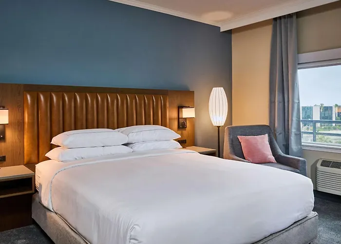 Doubletree By Hilton Chatsworth