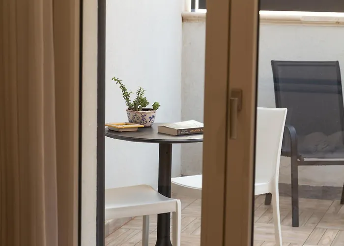 Oneira Rooms