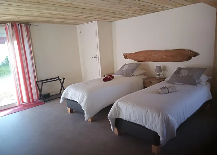 La Canette de Phil - Chambre d'hôtes, Indépendante - Vue sur piscine