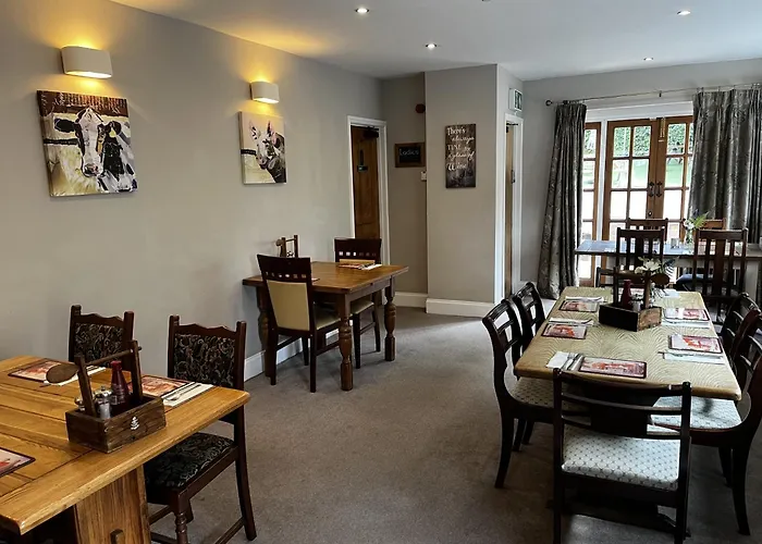 Crown & Anchor