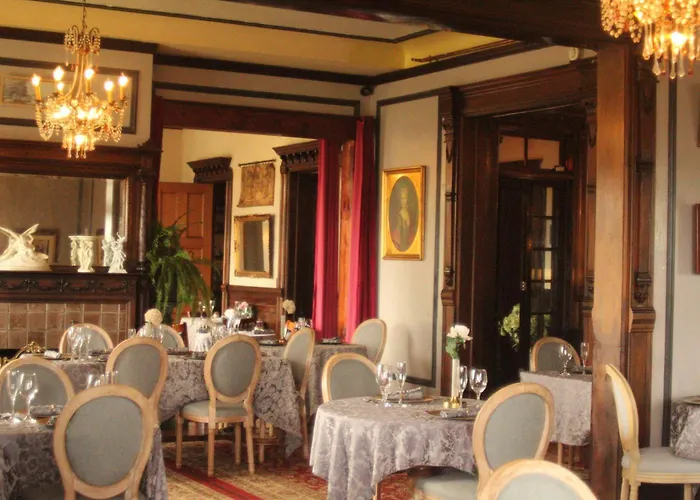 Henderson Castle Inn