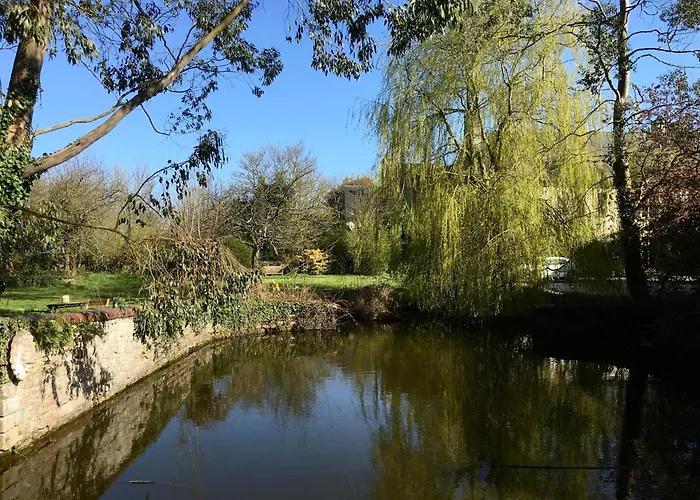 Le Manoir Des Doyens Loft - Sleeps 8 - D-Day Museum On-Site - Ten Minute Walk To Commonwealth Cemetery!