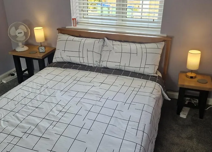 Double B&B Room In Southwater With Private Bathroom And Parking