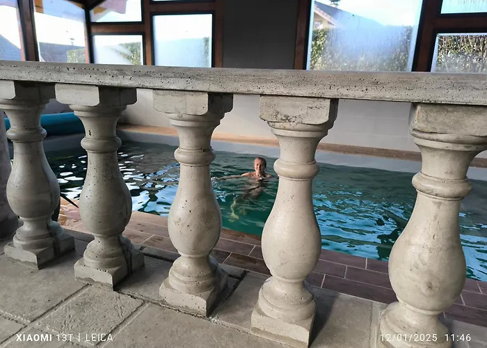 Domaine Les Trois Biches, piscine intérieure chauffée