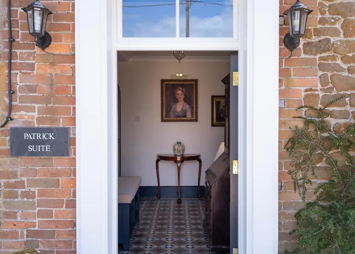 Cliff Farmhouse B&B Suites