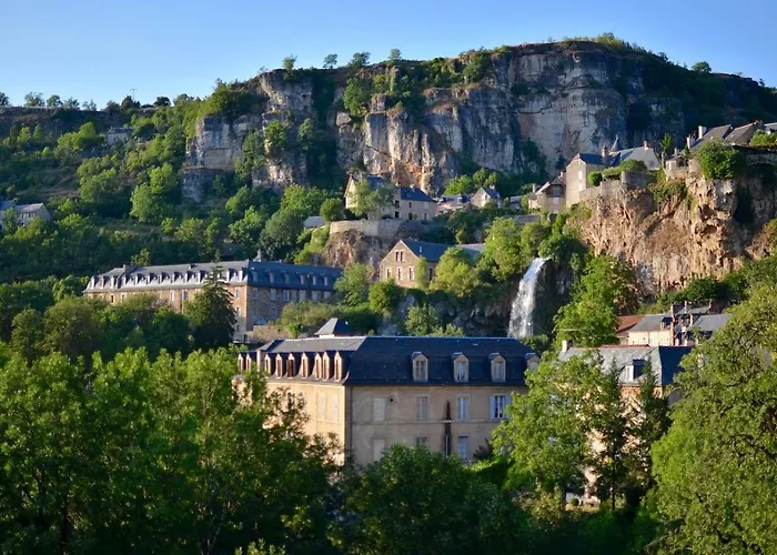 La Maison du Griffoul BB à Salles la Source cascade et terroir