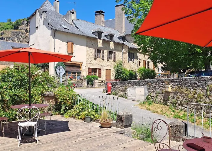 La Maison du Griffoul BB à Salles la Source cascade et terroir