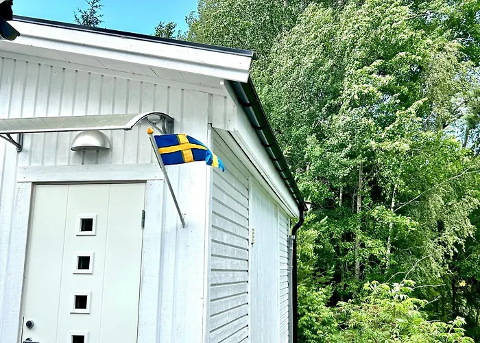 Lilla Huset Bed & Breakfast - Countryside Guesthouse, Free Parking