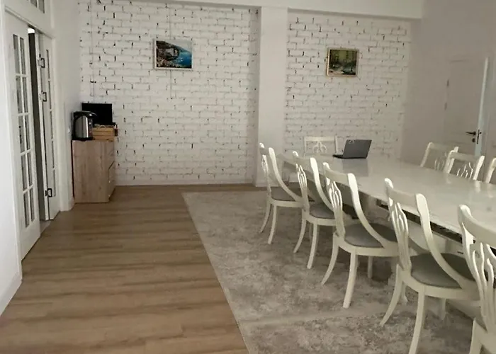 Ai Tash House