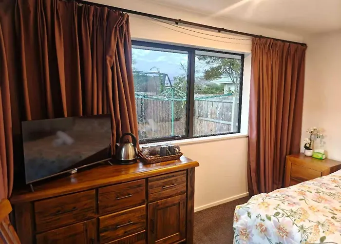Cosy Sunny Bedroom Close To Airport
