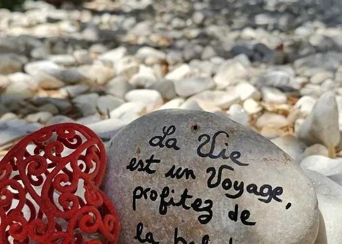 Chambre d'hôte Cigale jacuzzi et jardin privé