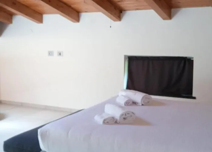 Lei Rooms