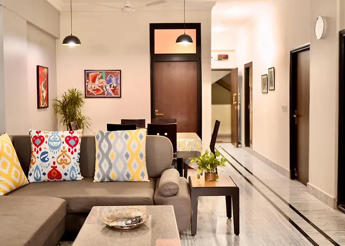 Neelam Homestay - Lemon Room