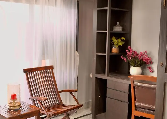 Neelam Homestay - Lemon Room