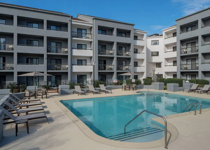 Courtyard By Marriott Nashville Airport