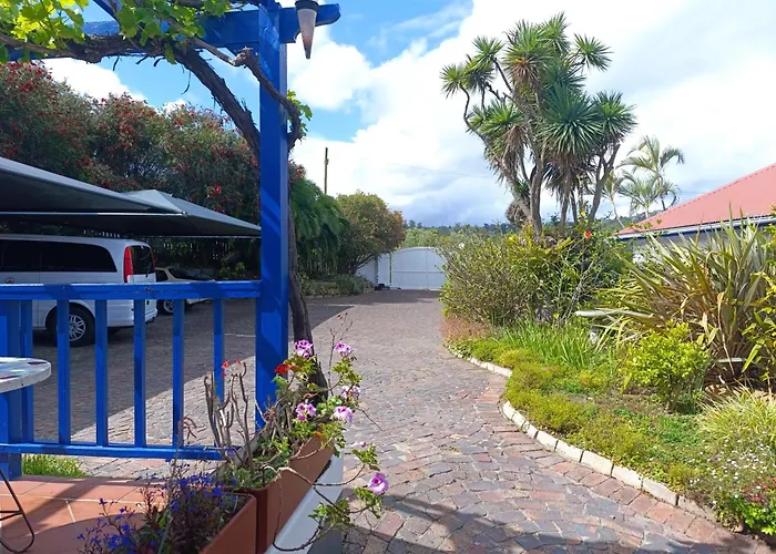 Guinea Fowl Lodge - Lagoon & Heads View B&B, Central Knysna