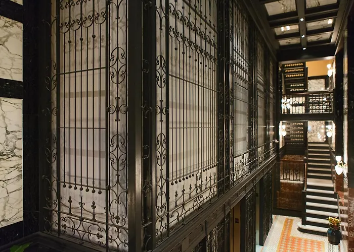 Staypineapple, An Iconic Hotel, The Loop