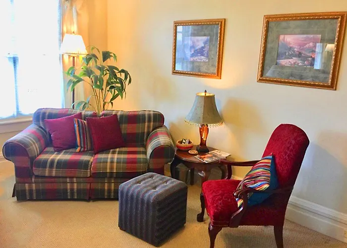 Chez Lyndon Manor