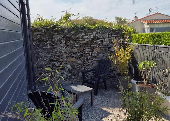 Chambre indépendante avec terrasse extérieure proche aéroport et Nantes centre